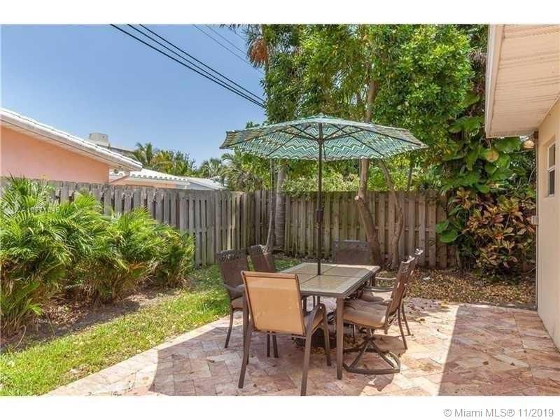 Recently Sold: $650,000 (3 beds, 3 baths, 1769 Square Feet)