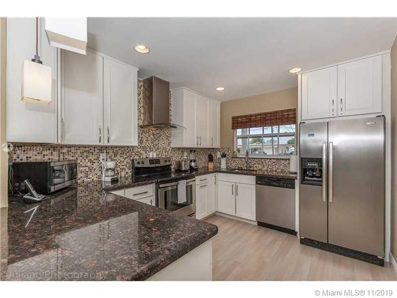Recently Sold: $650,000 (3 beds, 3 baths, 1769 Square Feet)