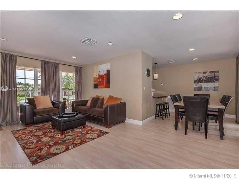 Recently Sold: $650,000 (3 beds, 3 baths, 1769 Square Feet)