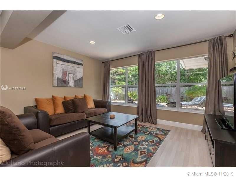 Recently Sold: $650,000 (3 beds, 3 baths, 1769 Square Feet)
