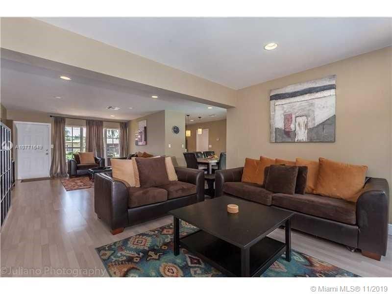 Recently Sold: $650,000 (3 beds, 3 baths, 1769 Square Feet)