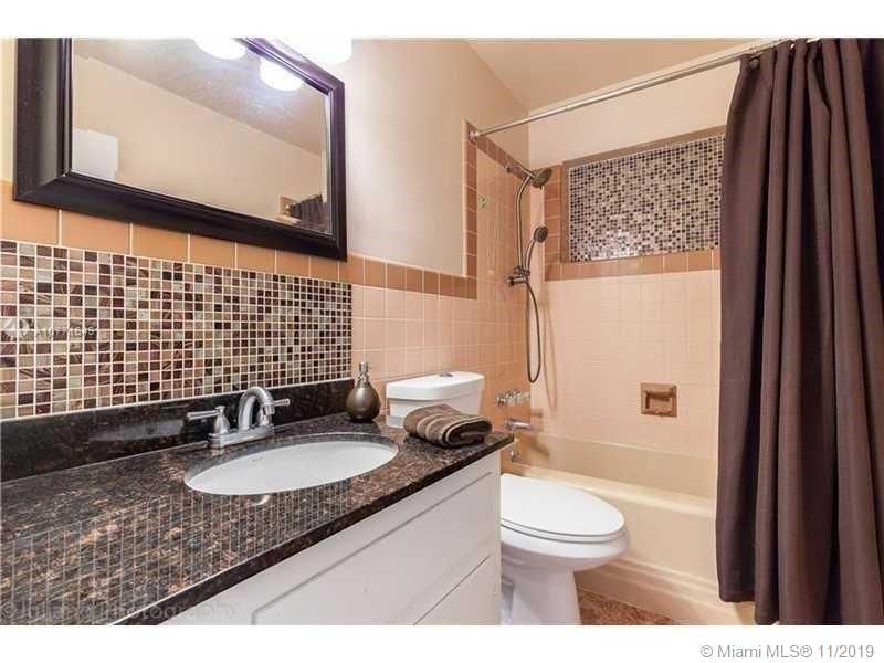 Recently Sold: $650,000 (3 beds, 3 baths, 1769 Square Feet)