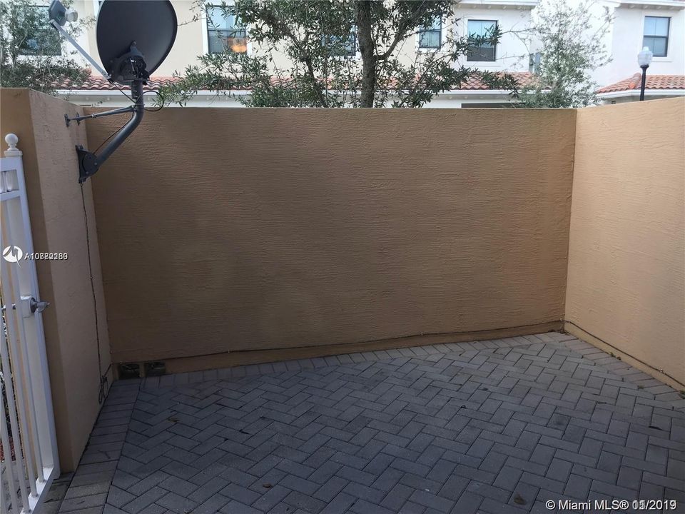 Recently Rented: $3,200 (3 beds, 3 baths, 2907 Square Feet)