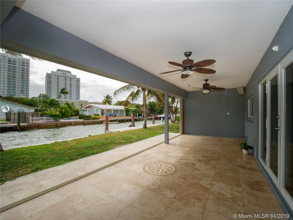 Vendido Recientemente: $1,199,000 (4 camas, 3 baños, 2846 Pies cuadrados)