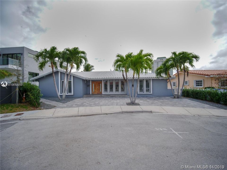 Vendido Recientemente: $1,199,000 (4 camas, 3 baños, 2846 Pies cuadrados)