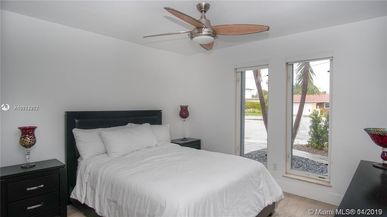 Vendido Recientemente: $1,199,000 (4 camas, 3 baños, 2846 Pies cuadrados)