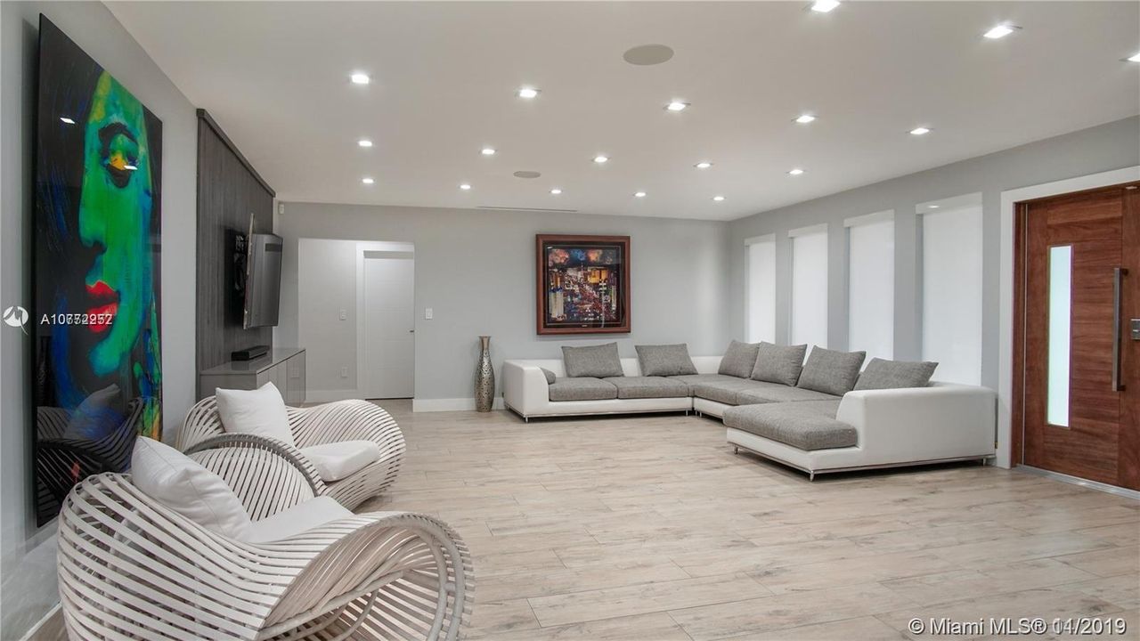 Vendido Recientemente: $1,199,000 (4 camas, 3 baños, 2846 Pies cuadrados)