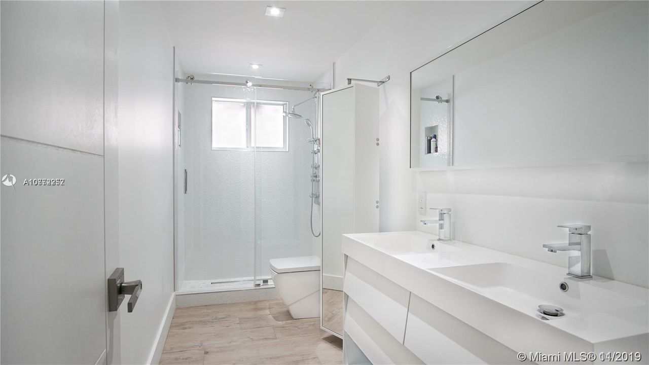 Vendido Recientemente: $1,199,000 (4 camas, 3 baños, 2846 Pies cuadrados)