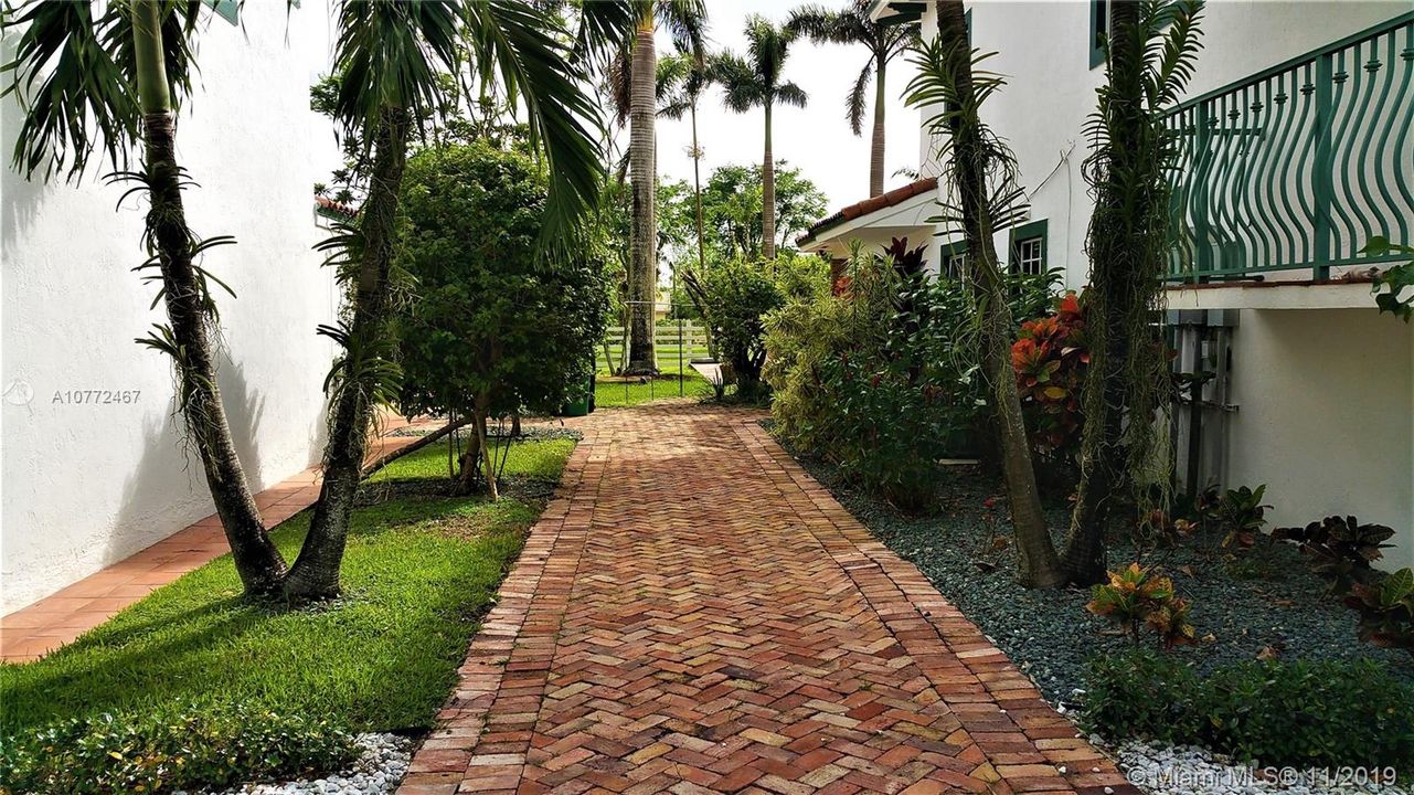 Recientemente alquilado: $1,650 (2 camas, 1 baños, 3020 Pies cuadrados)