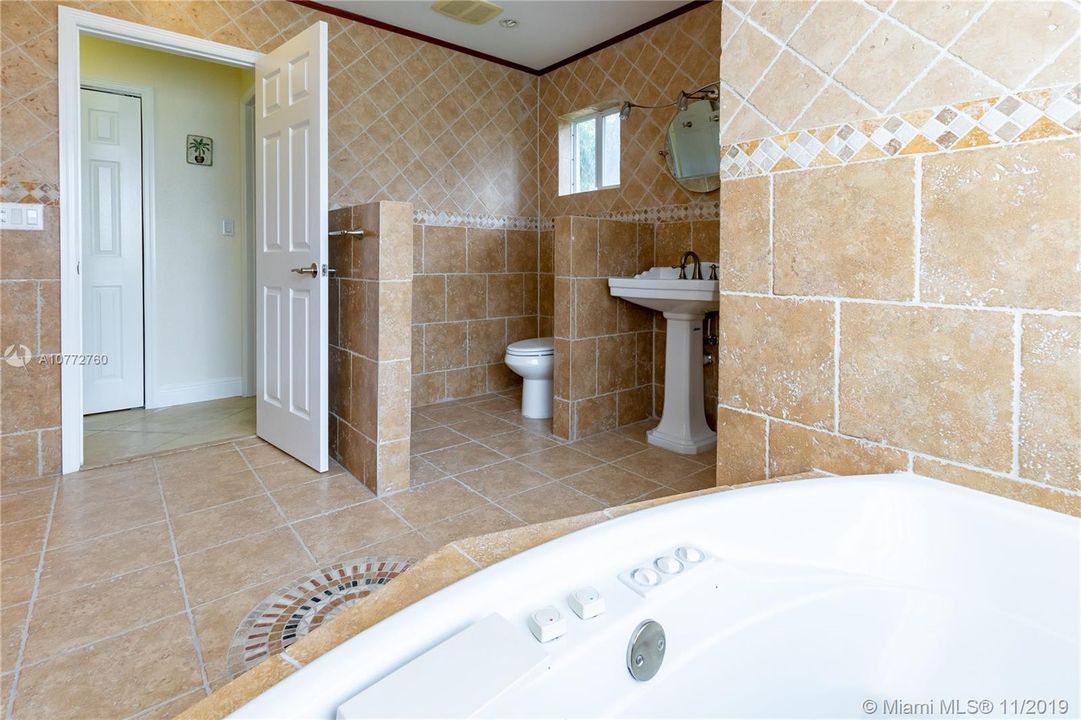 Недавно продано: $819,900 (5 спален, 3 ванн, 4774 Квадратных фут)
