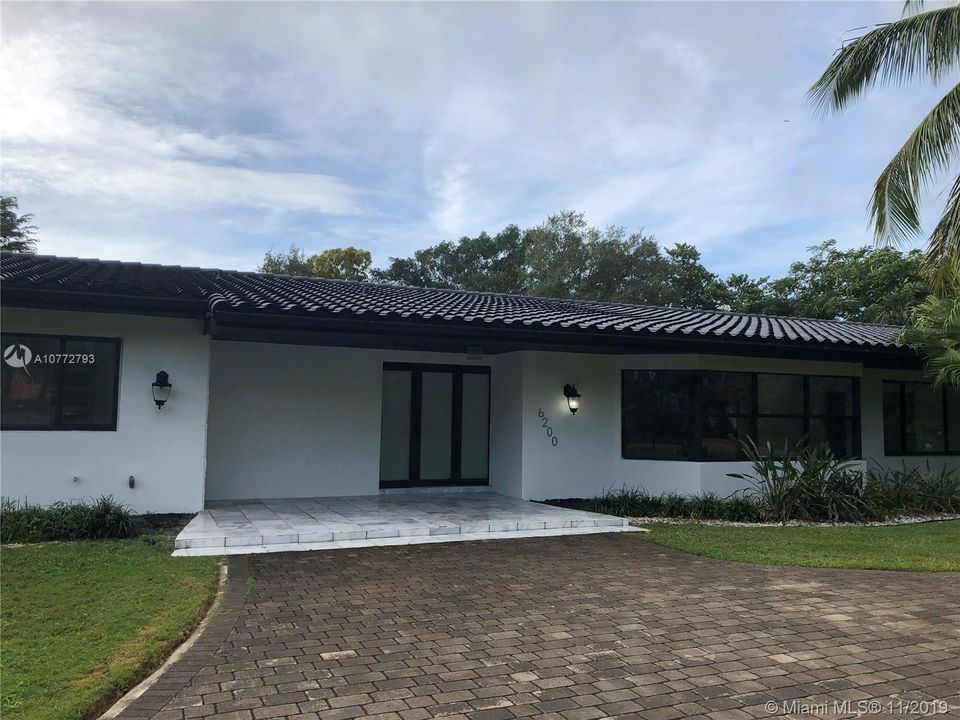 Recently Sold: $1,550,000 (5 beds, 4 baths, 4000 Square Feet)