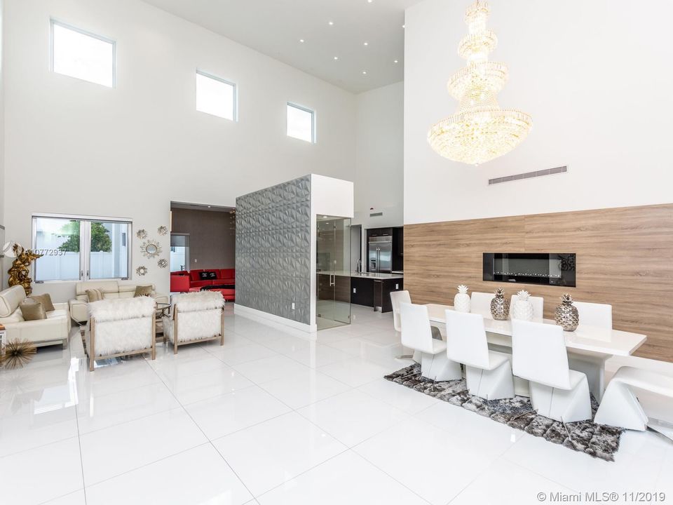 Vendido Recientemente: $1,250,000 (5 camas, 6 baños, 3638 Pies cuadrados)