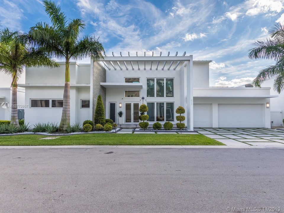 Vendido Recientemente: $1,250,000 (5 camas, 6 baños, 3638 Pies cuadrados)
