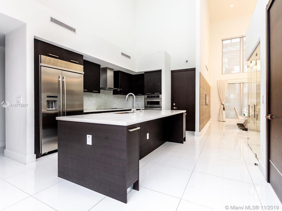 Vendido Recientemente: $1,250,000 (5 camas, 6 baños, 3638 Pies cuadrados)