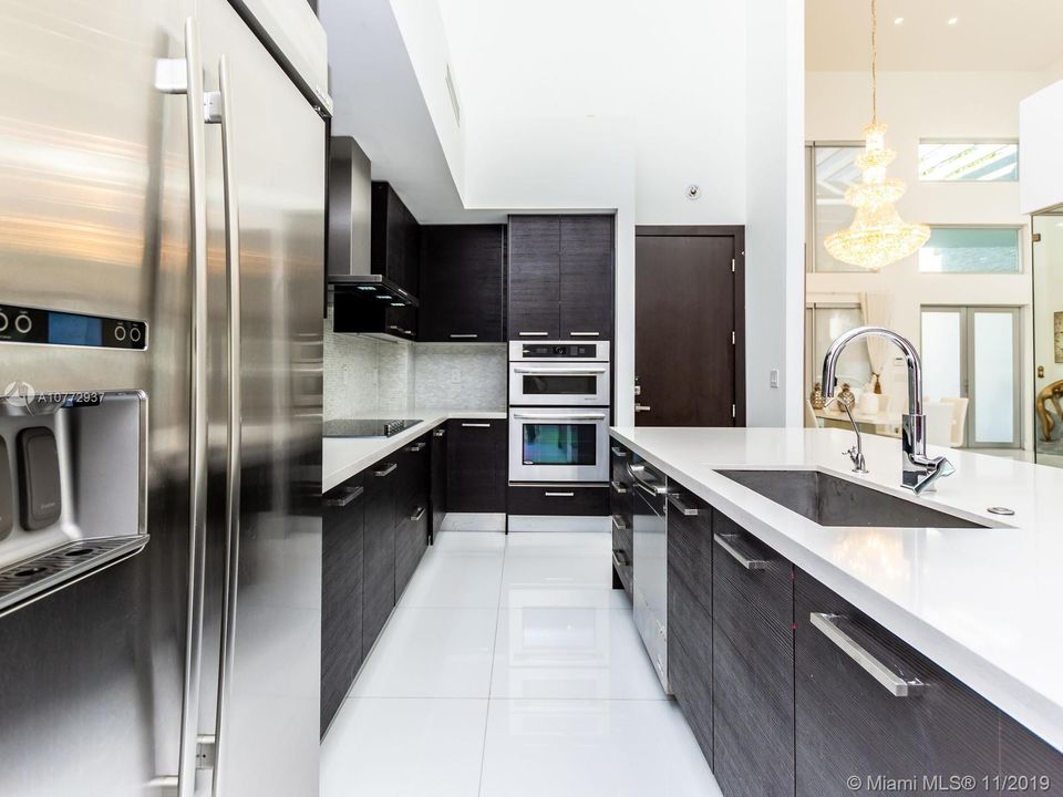 Vendido Recientemente: $1,250,000 (5 camas, 6 baños, 3638 Pies cuadrados)