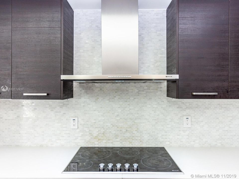Vendido Recientemente: $1,250,000 (5 camas, 6 baños, 3638 Pies cuadrados)