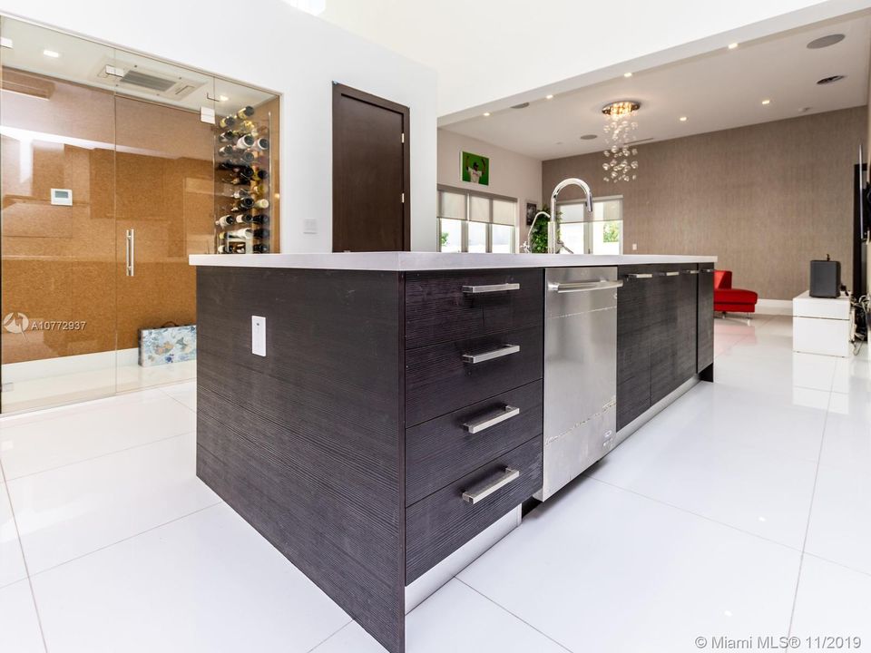 Vendido Recientemente: $1,250,000 (5 camas, 6 baños, 3638 Pies cuadrados)