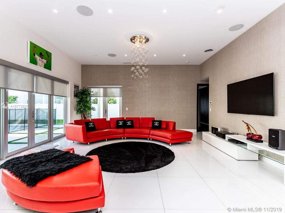 Vendido Recientemente: $1,250,000 (5 camas, 6 baños, 3638 Pies cuadrados)