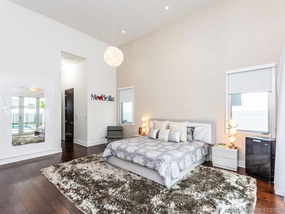 Vendido Recientemente: $1,250,000 (5 camas, 6 baños, 3638 Pies cuadrados)