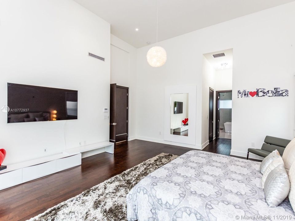 Vendido Recientemente: $1,250,000 (5 camas, 6 baños, 3638 Pies cuadrados)