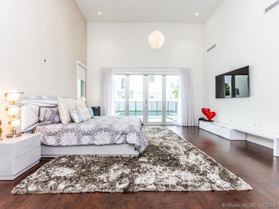 Vendido Recientemente: $1,250,000 (5 camas, 6 baños, 3638 Pies cuadrados)