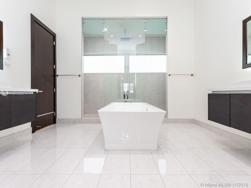 Vendido Recientemente: $1,250,000 (5 camas, 6 baños, 3638 Pies cuadrados)