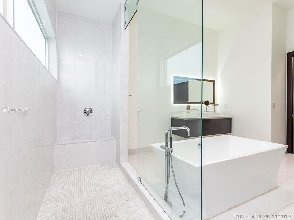 Vendido Recientemente: $1,250,000 (5 camas, 6 baños, 3638 Pies cuadrados)