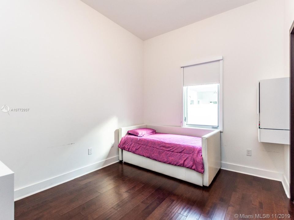 Vendido Recientemente: $1,250,000 (5 camas, 6 baños, 3638 Pies cuadrados)
