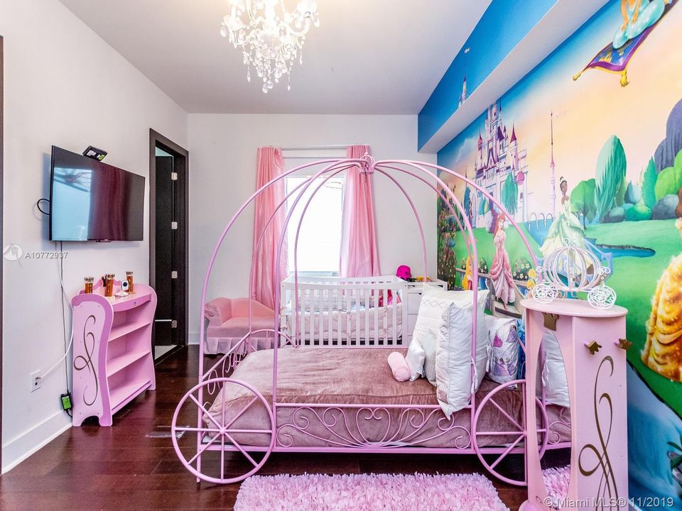 Vendido Recientemente: $1,250,000 (5 camas, 6 baños, 3638 Pies cuadrados)