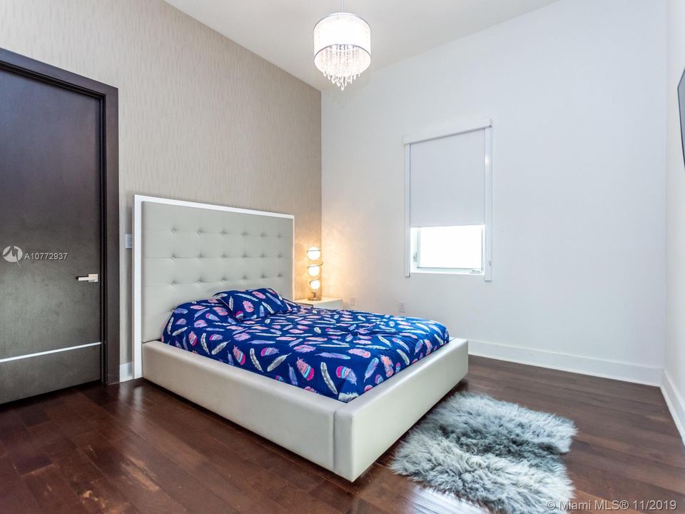Vendido Recientemente: $1,250,000 (5 camas, 6 baños, 3638 Pies cuadrados)