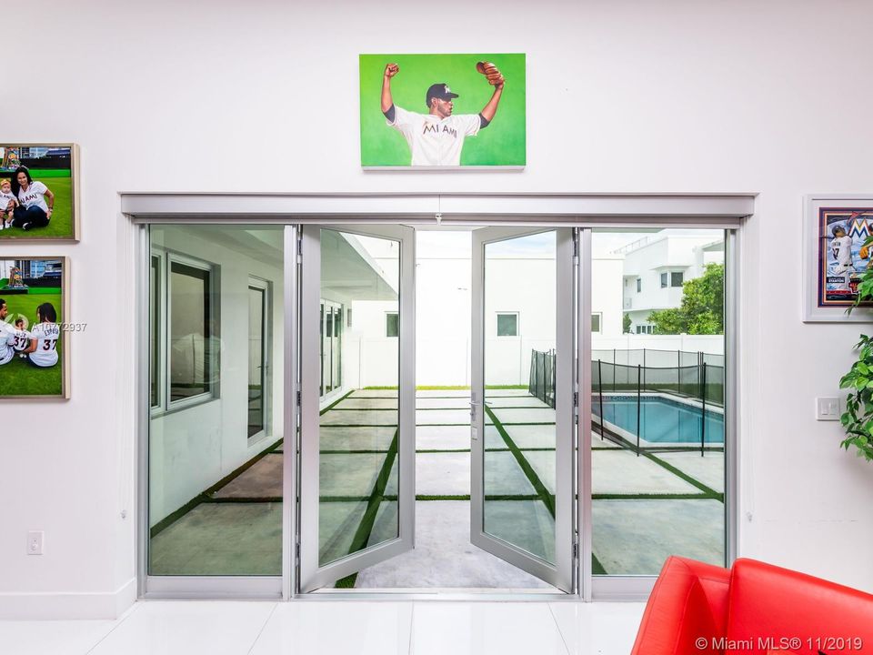 Vendido Recientemente: $1,250,000 (5 camas, 6 baños, 3638 Pies cuadrados)