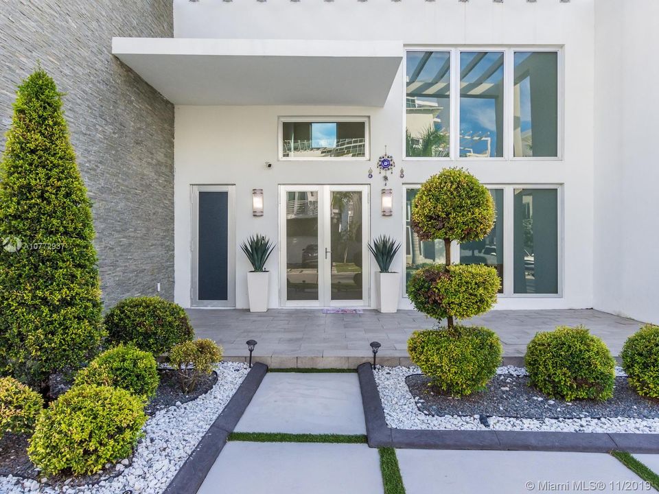 Vendido Recientemente: $1,250,000 (5 camas, 6 baños, 3638 Pies cuadrados)