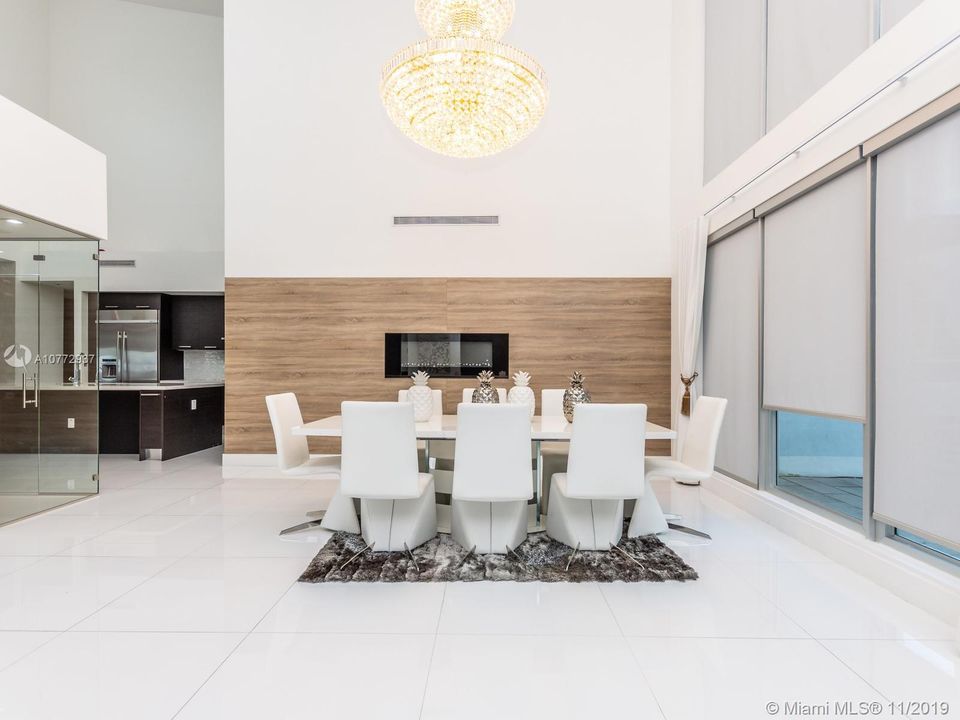 Vendido Recientemente: $1,250,000 (5 camas, 6 baños, 3638 Pies cuadrados)