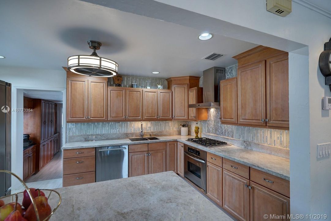 Recently Sold: $869,000 (4 beds, 3 baths, 2324 Square Feet)