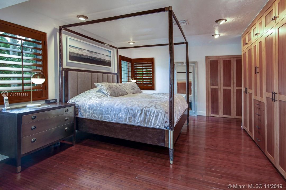 Recently Sold: $869,000 (4 beds, 3 baths, 2324 Square Feet)