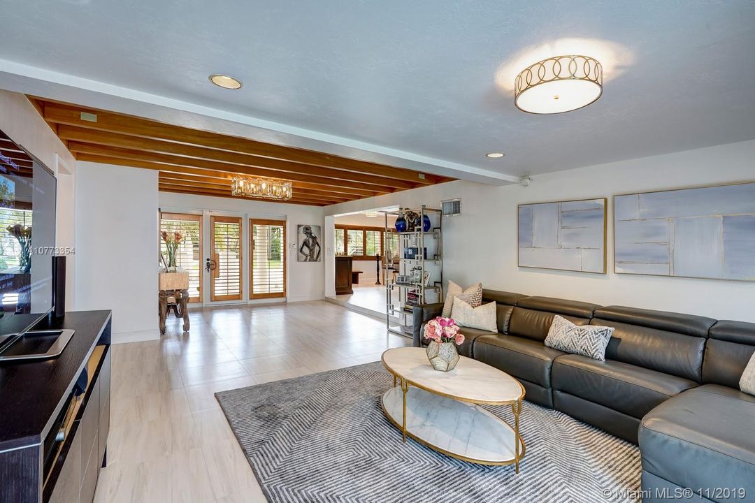 Recently Sold: $869,000 (4 beds, 3 baths, 2324 Square Feet)