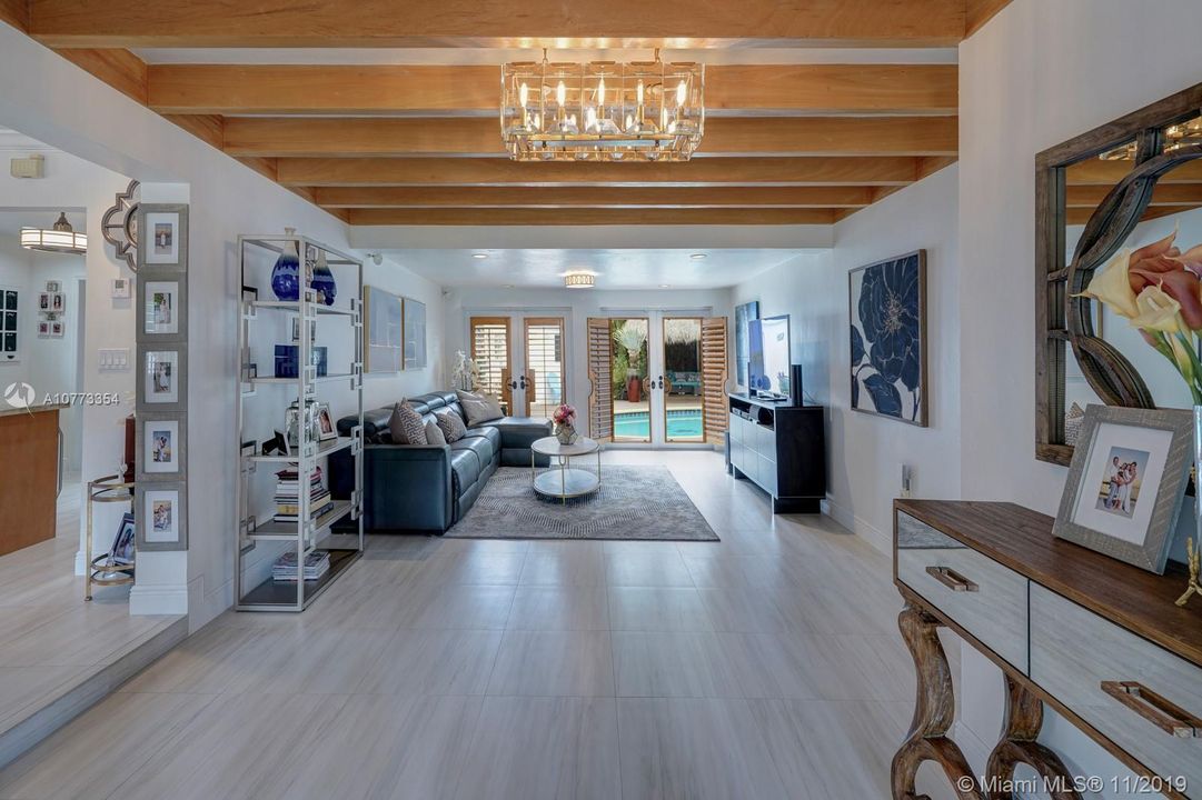Recently Sold: $869,000 (4 beds, 3 baths, 2324 Square Feet)