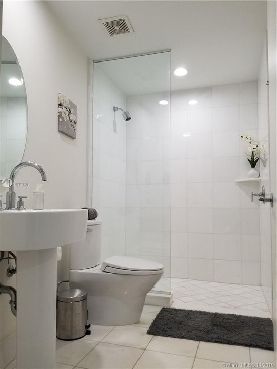 Recently Sold: $325,000 (1 beds, 2 baths, 1214 Square Feet)