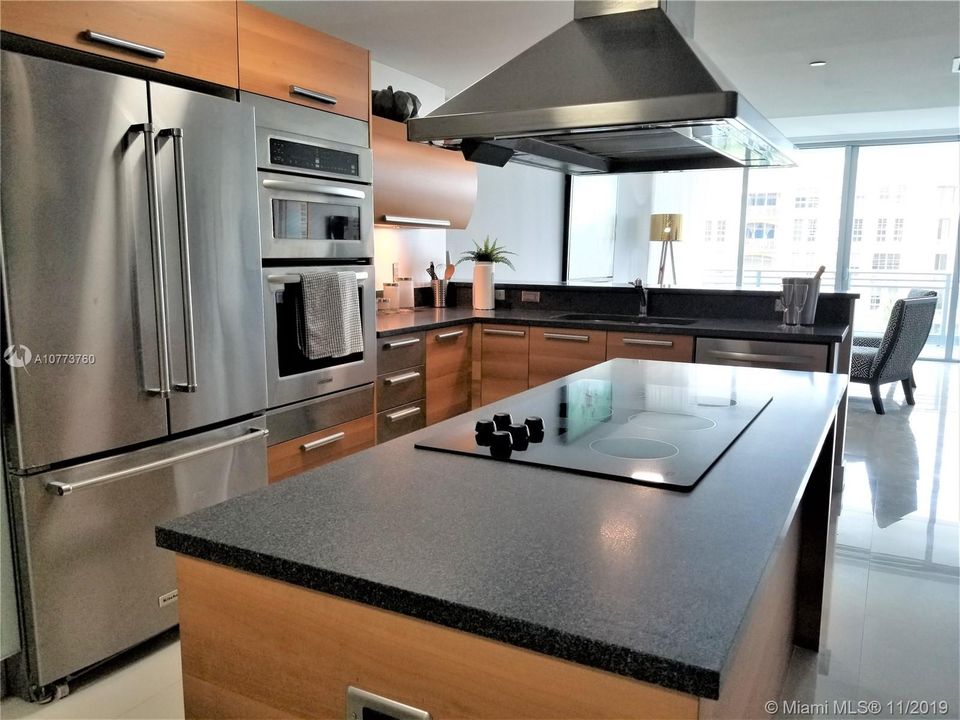 Recently Sold: $325,000 (1 beds, 2 baths, 1214 Square Feet)