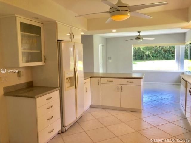 Vendido Recientemente: $289,000 (4 camas, 2 baños, 0 Pies cuadrados)