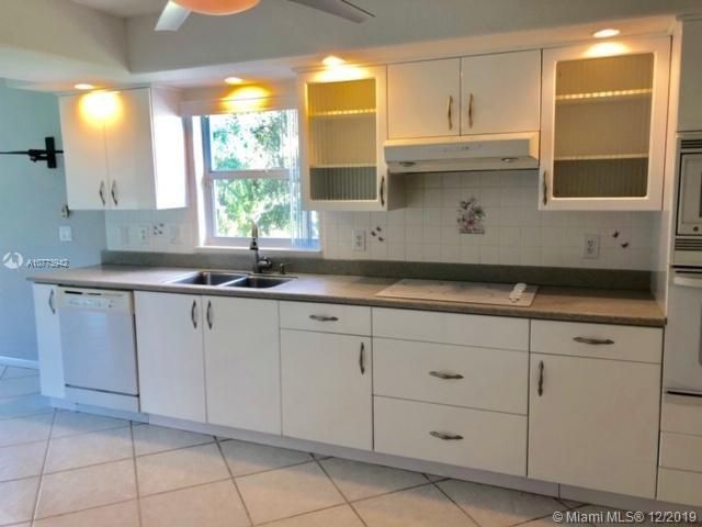 Vendido Recientemente: $289,000 (4 camas, 2 baños, 0 Pies cuadrados)