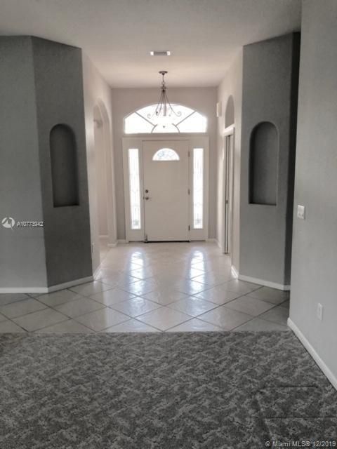 Foyer / main entrance