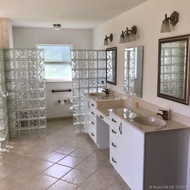 Master bath / double vanity