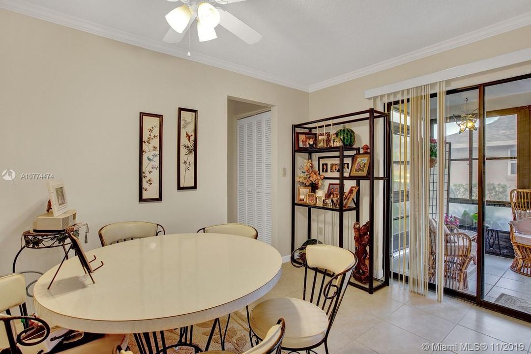 Vendido Recientemente: $159,000 (2 camas, 2 baños, 1648 Pies cuadrados)