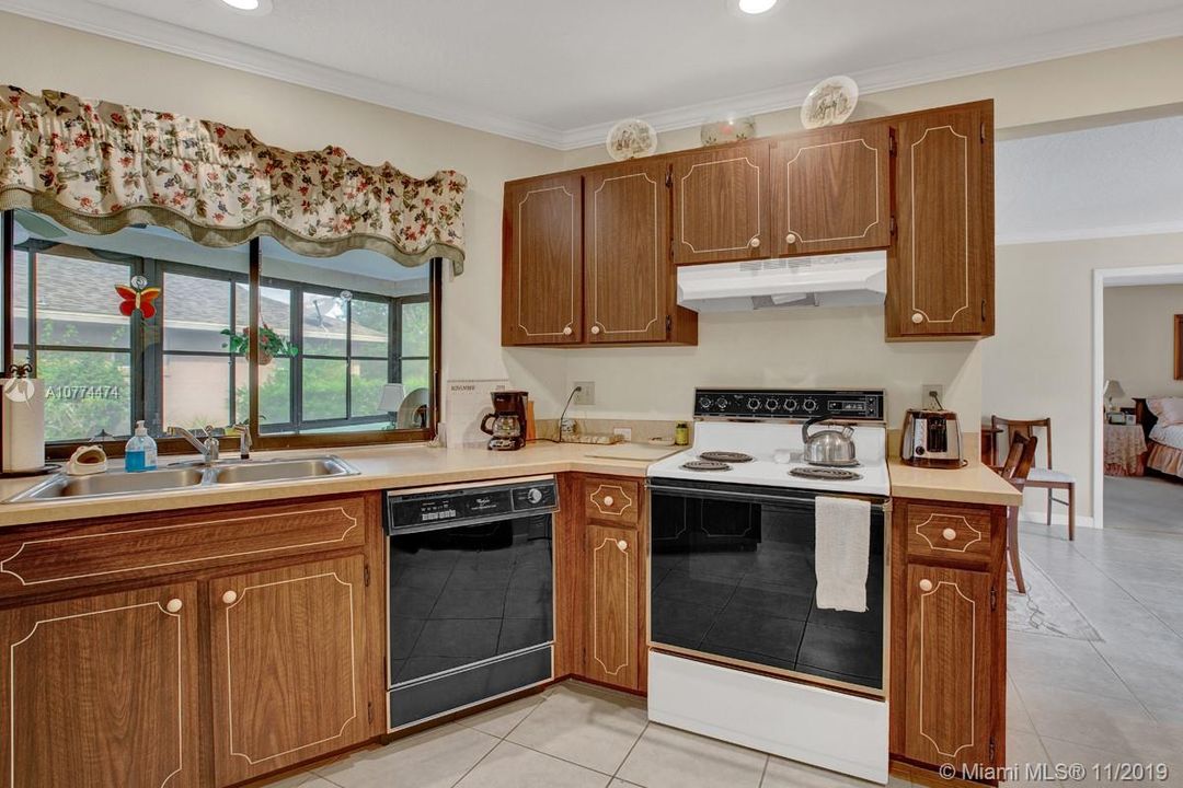 Vendido Recientemente: $159,000 (2 camas, 2 baños, 1648 Pies cuadrados)