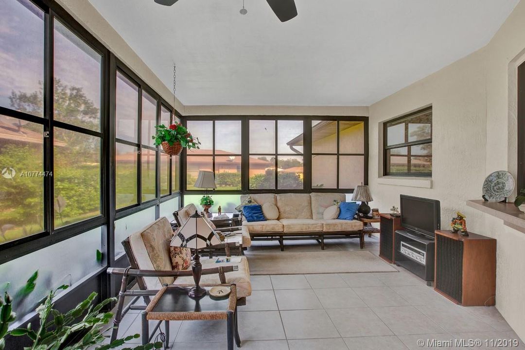 Vendido Recientemente: $159,000 (2 camas, 2 baños, 1648 Pies cuadrados)