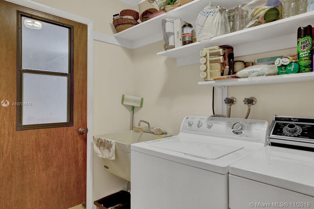 Vendido Recientemente: $159,000 (2 camas, 2 baños, 1648 Pies cuadrados)