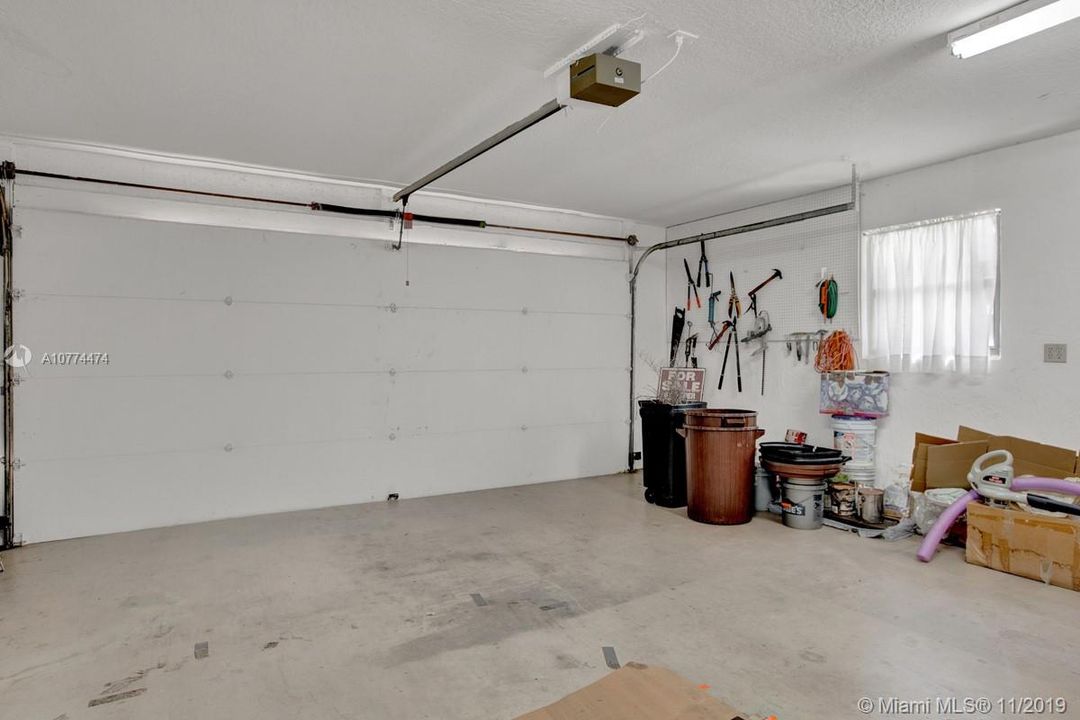 Vendido Recientemente: $159,000 (2 camas, 2 baños, 1648 Pies cuadrados)
