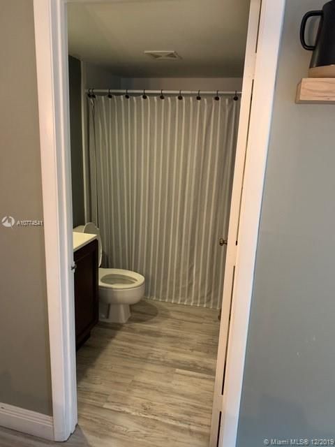 Vendido Recientemente: $270,000 (2 camas, 2 baños, 1264 Pies cuadrados)