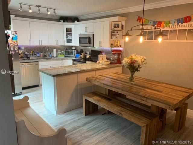 Vendido Recientemente: $270,000 (2 camas, 2 baños, 1264 Pies cuadrados)